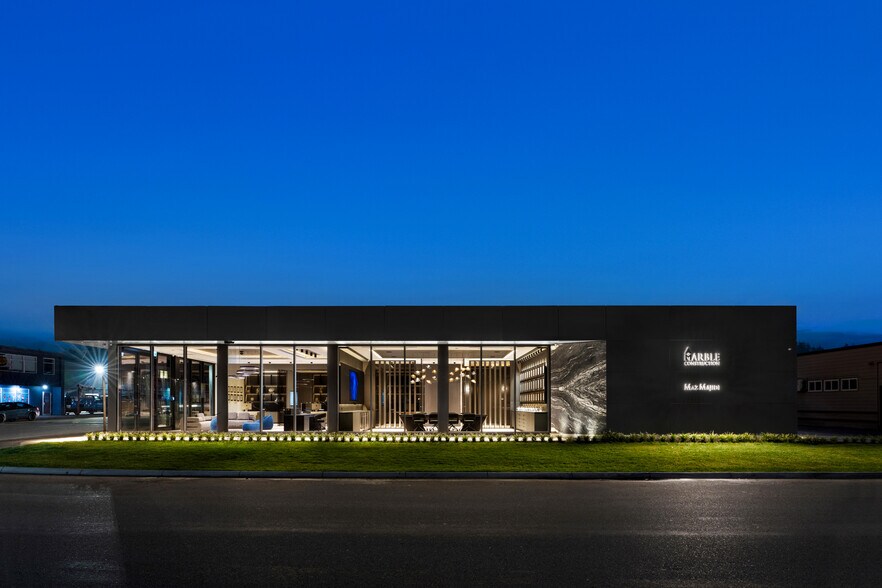 More Photos Of 1406 Pemberton Ave, North Vancouver Storefront For Sale