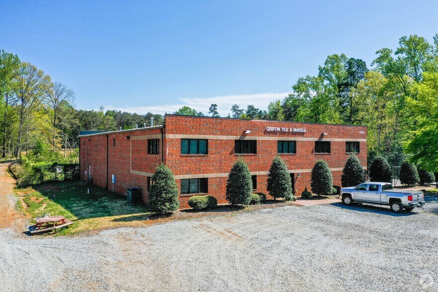Primary Photo Of 11128 Business Ln, Charlotte Light Distribution For Lease