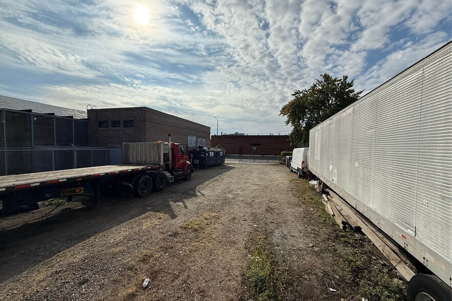 More Photos Of 1722 W Carroll Ave, Chicago Warehouse For Sale