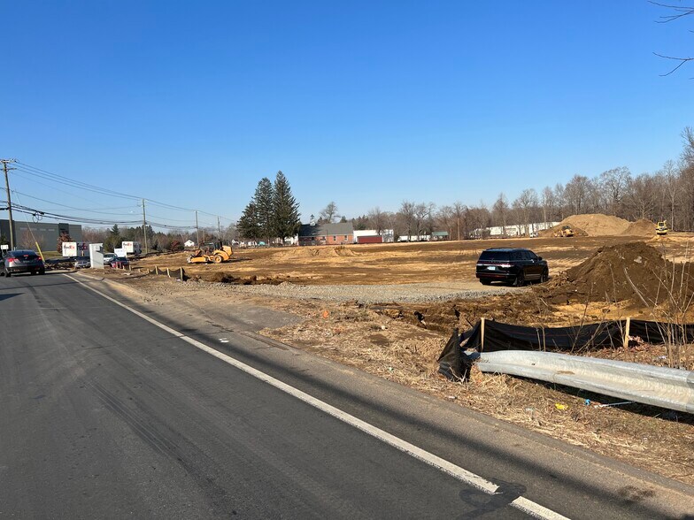 More Photos Of 150-158 Sullivan Ave, South Windsor Storefront Retail Office For Lease