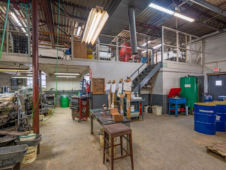 More Photos Of 170 Bennington Dr, Rochester Manufacturing For Lease