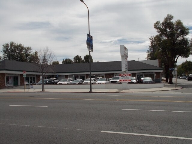 Primary Photo Of 21212-21230 Ventura Blvd, Woodland Hills Unknown For Lease
