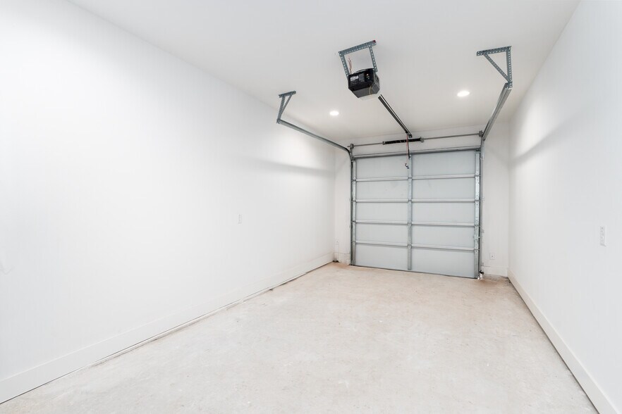 More Photos Of 3001 E 51st St, Austin Apartments For Sale