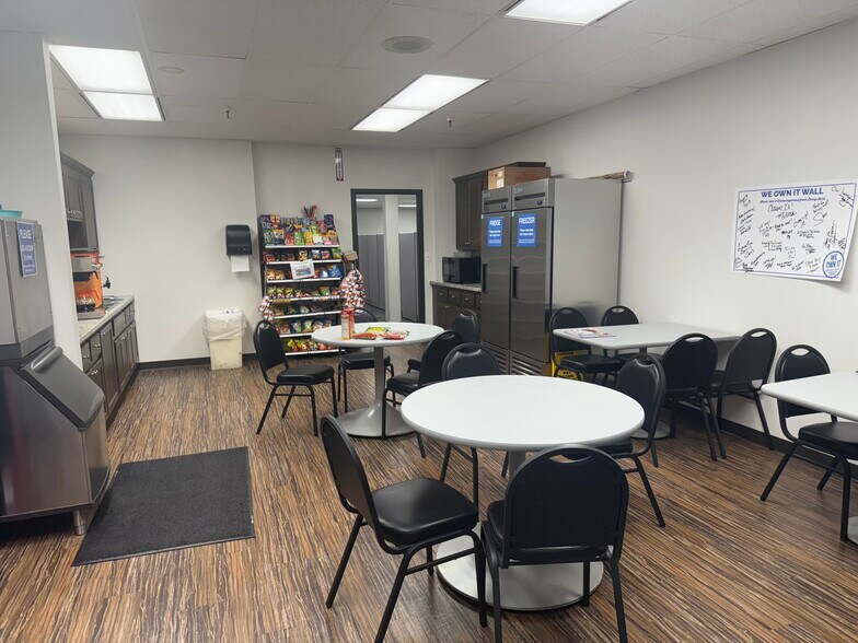 More Photos Of 390 NE 36th St, Oklahoma City Office For Sale