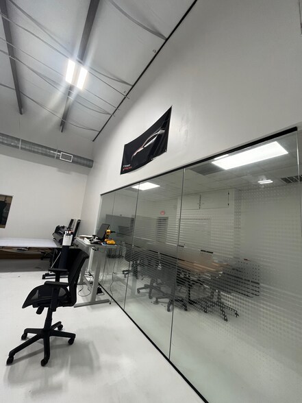 More Photos Of 1631 Highway 6 S, Houston Warehouse For Lease