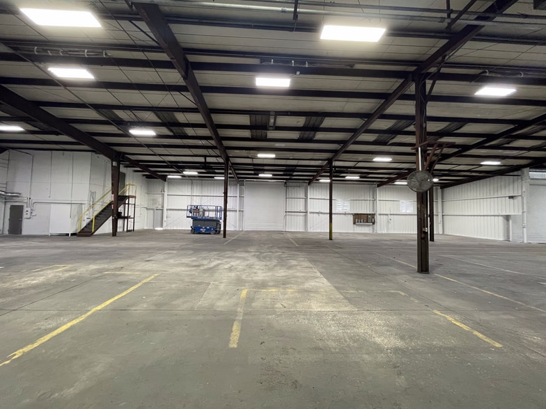 More Photos Of 1020-1030 S 86th St, Tampa Manufacturing For Sale