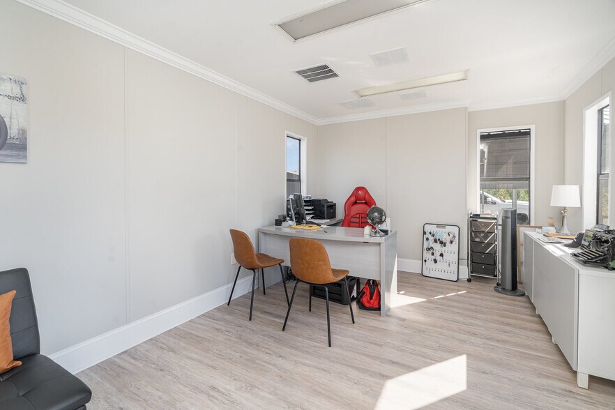 More Photos Of 1155 S Main St, Clover Auto Dealership For Lease