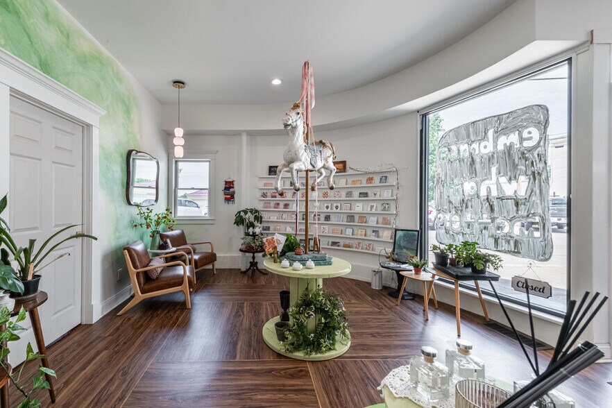 More Photos Of 119 N Jackson St, Perryville General Retail For Sale