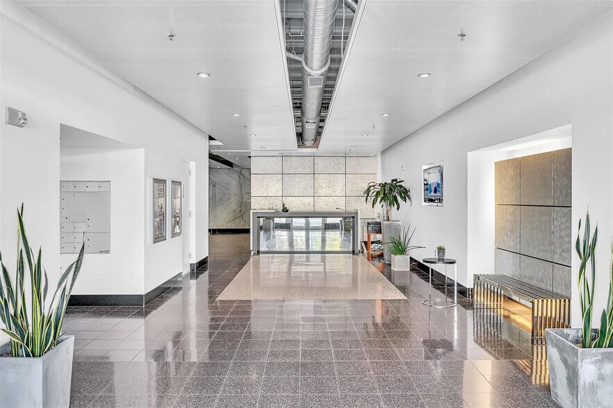 More Photos Of 8101 Biscayne Blvd, Miami Office For Sale