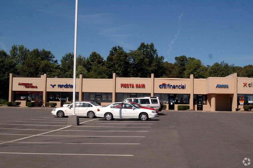 More Photos Of 3599-3643 Elm Rd NE, Warren General Retail For Lease