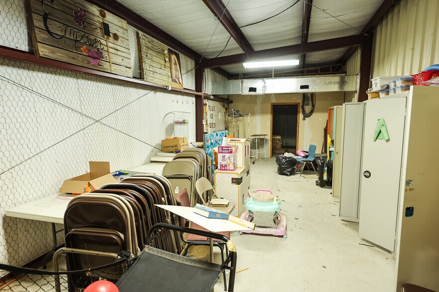 More Photos Of 5805 HWY 135, Gladewater Flex For Sale