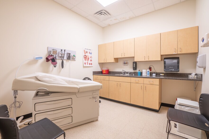 More Photos Of 227 Monogard Dr, Manchester Medical For Sale