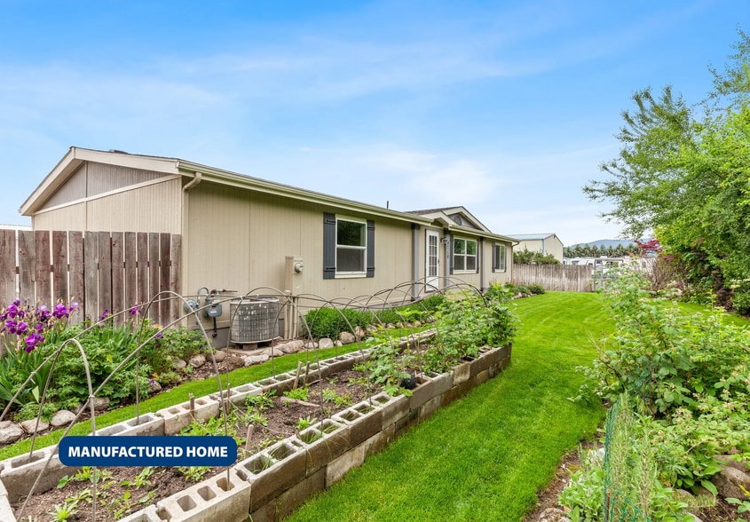 More Photos Of 24706 E Wellesley Ave, Otis Orchards Restaurant For Sale