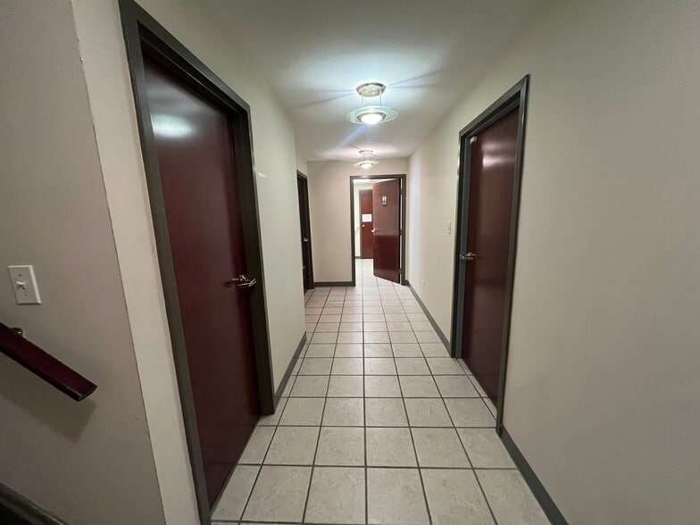 More Photos Of 900 N Lehigh St, Baltimore Light Distribution For Lease