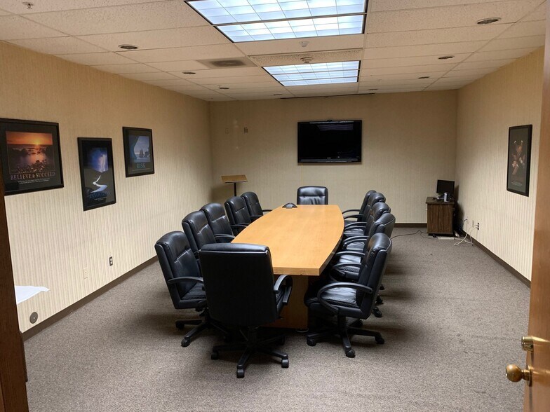 More Photos Of 1101 Twin View Blvd, Redding Office For Sale