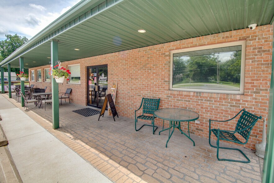 More Photos Of 908 N Main St, Brighton Restaurant For Sale