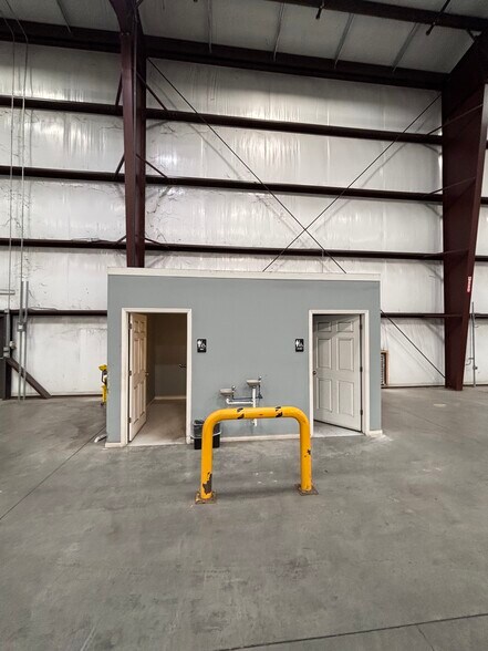 More Photos Of 111 Commerce Cir E, Greenwood Manufacturing For Lease