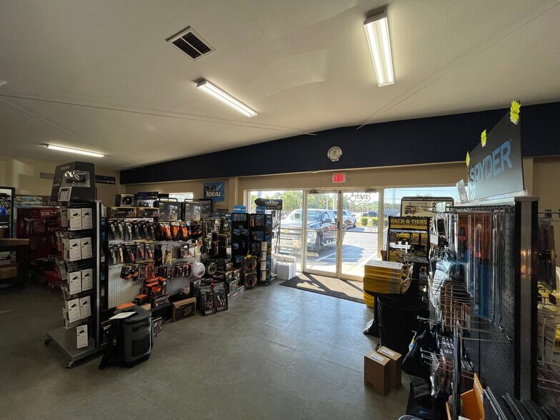 More Photos Of 16645 US Highway 19, Hudson Showroom For Sale