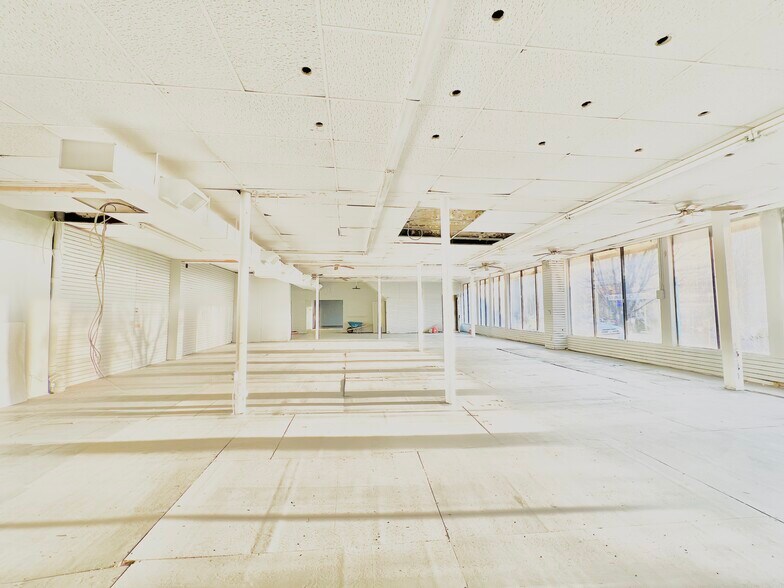 More Photos Of 2070-2074 Seneca St, Buffalo Storefront Retail Office For Lease