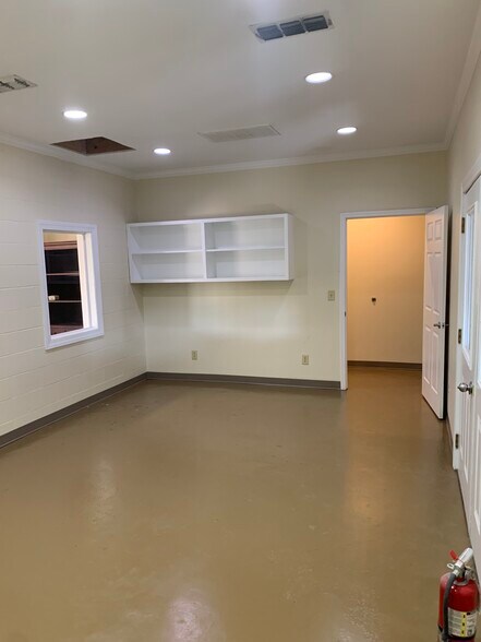 More Photos Of 123 E Plymouth Rd, Columbus Industrial For Lease