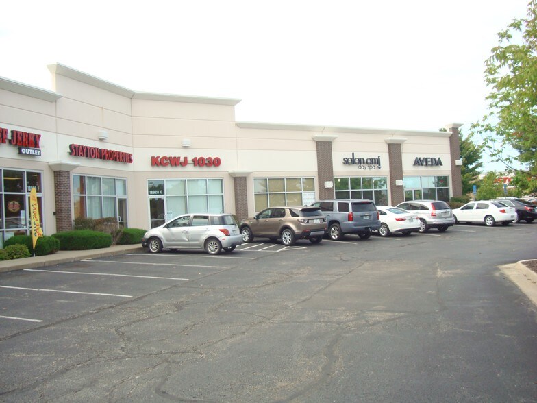 More Photos Of 18920 E Valley View Pky, Independence Storefront For Lease