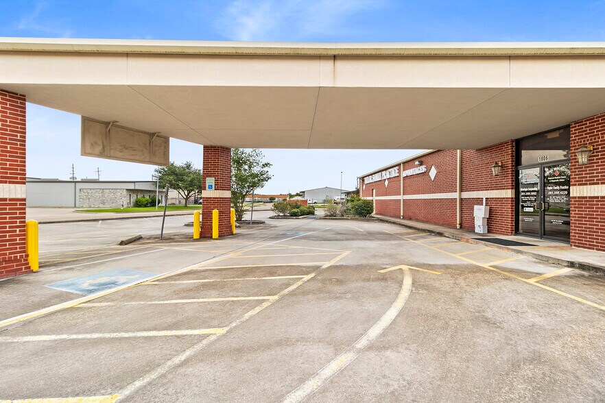 More Photos Of 1806 Humble Place Dr, Humble Medical For Sale
