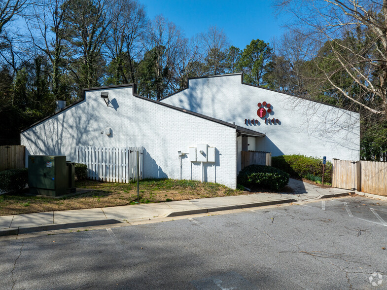 Primary Photo Of 9330 Nesbit Ferry Rd, Alpharetta Daycare Center For Lease