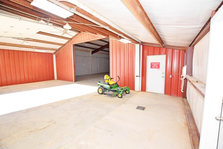 More Photos Of 327 SE Loop 338, Odessa Flex For Lease