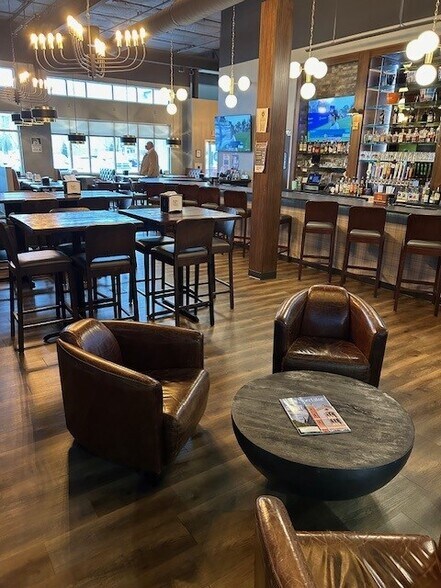 More Photos Of 1671 Hoffman Rd, Green Bay Storefront For Lease