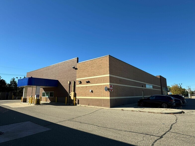 More Photos Of 5983 Highland Rd, Waterford Drugstore For Sale