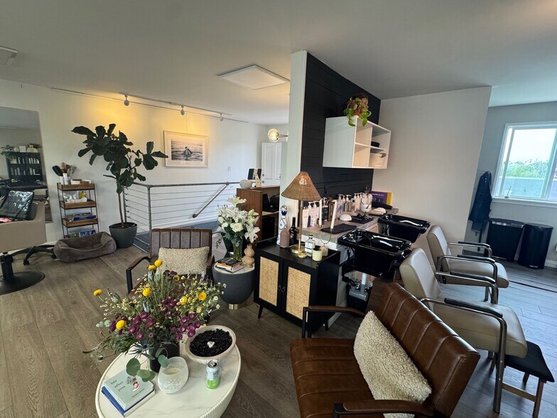 More Photos Of 939 Manhattan Beach Blvd, Manhattan Beach Freestanding For Sale