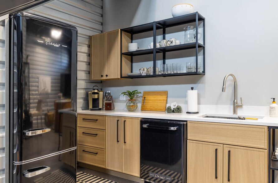 More Photos Of 6000 Foxhound Dr, Ann Arbor Flex For Sale