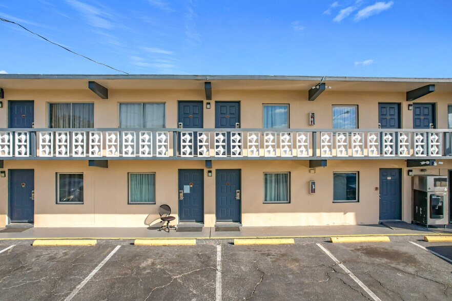 More Photos Of 307 E Vine St, Kissimmee Hotel For Sale