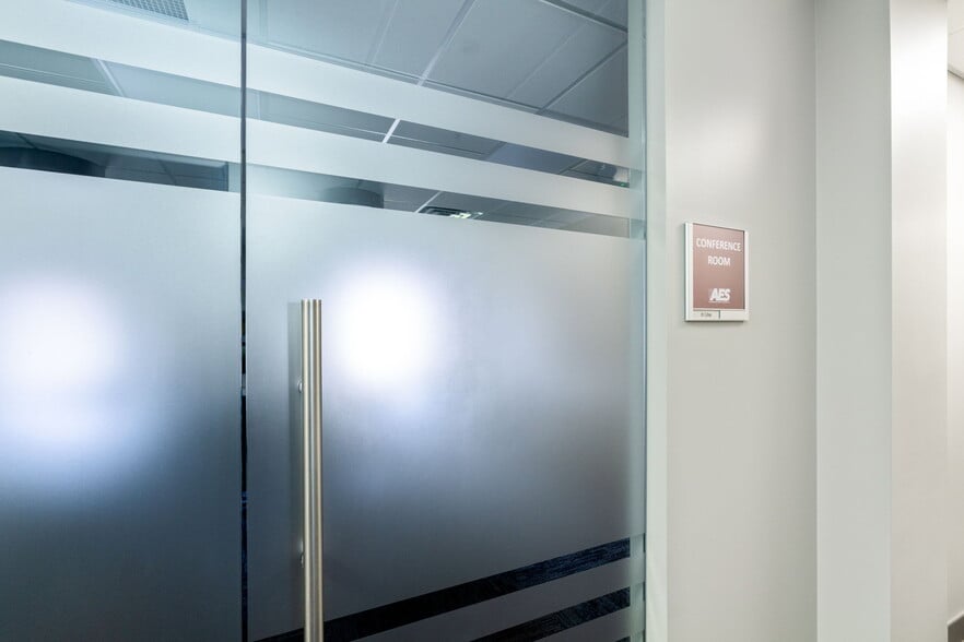 More Photos Of 3312 Gilmore Industrial Blvd, Louisville Warehouse For Lease