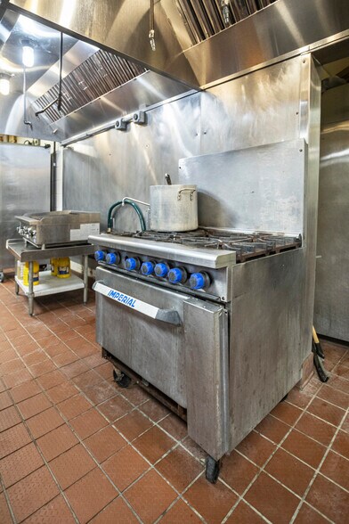 More Photos Of 762 Veterans Pky, Hinesville Restaurant For Sale
