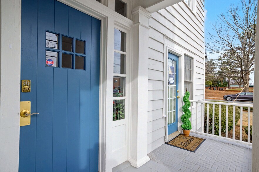 More Photos Of 228 E Poplar St, Griffin Office For Lease