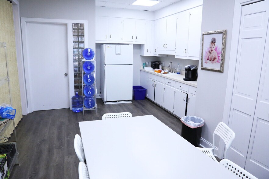 More Photos Of 1025 Sam Rittenberg Blvd, Charleston Office For Lease