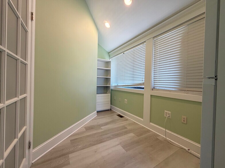 More Photos Of 8937 Shady Grove Ct, Gaithersburg Medical For Sale