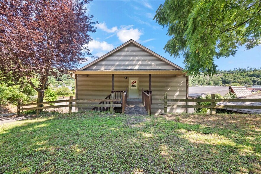 More Photos Of 207 Adams Ave, Canonsburg General Retail For Sale