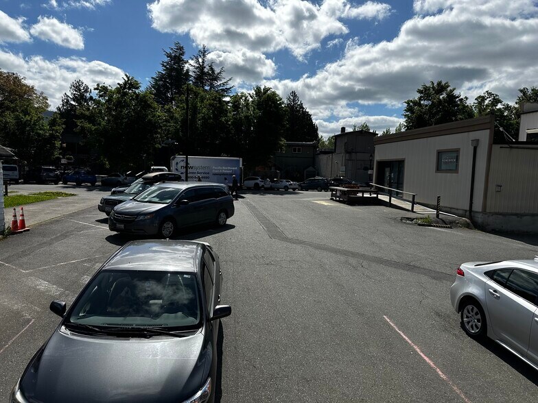 More Photos Of 8036 Falls Ave SE, Snoqualmie General Retail For Lease