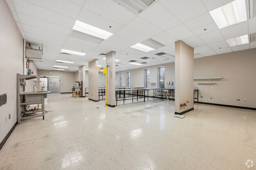 More Photos Of 800 S Tillotson Ave, Muncie Medical For Lease