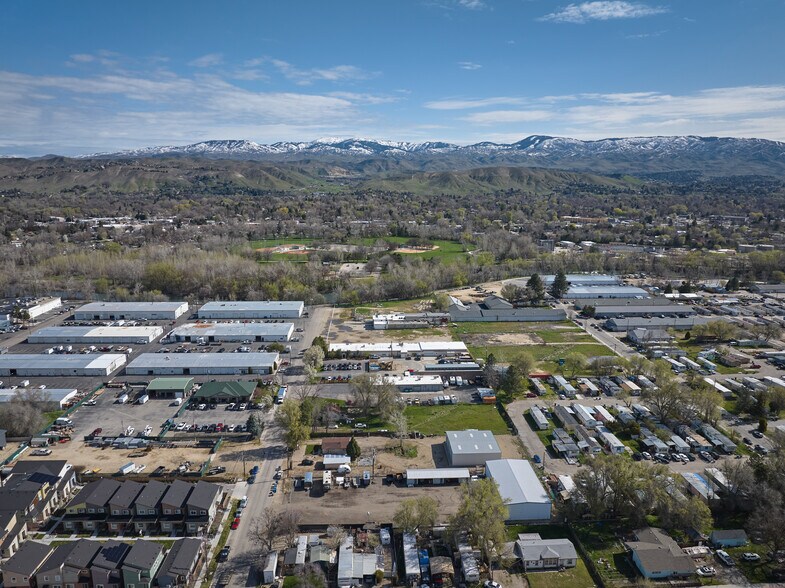 More Photos Of 417 E 45th St, Garden City Industrial For Sale