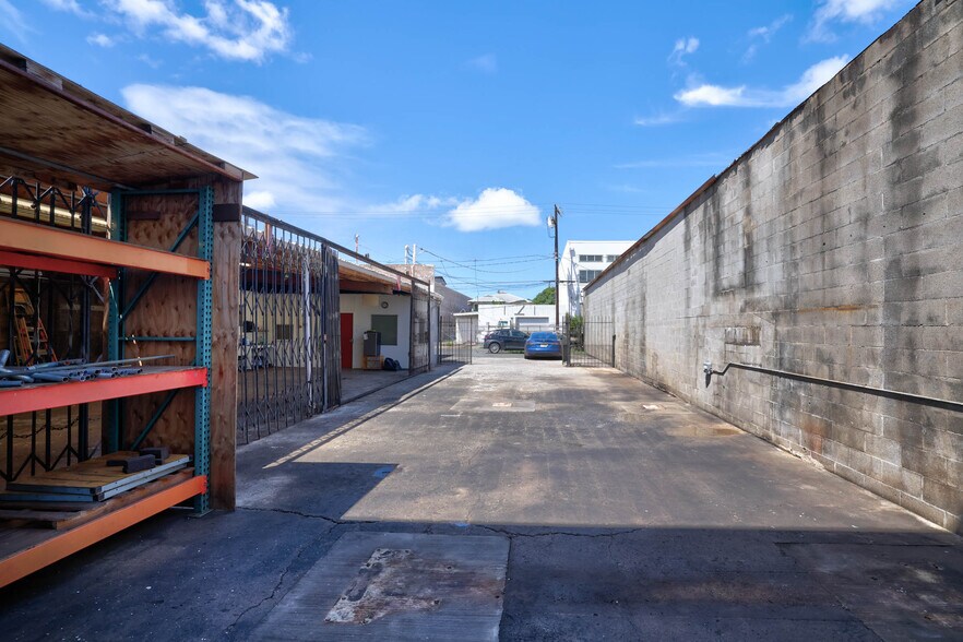 More Photos Of 1924 Democrat St, Honolulu Industrial For Sale