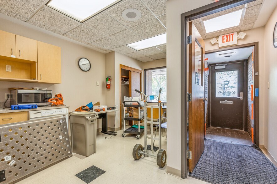 More Photos Of 303 University Ave, Des Moines Medical For Sale