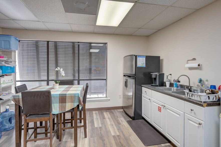 More Photos Of 700-H Everhart Rd, Corpus Christi Office For Sale