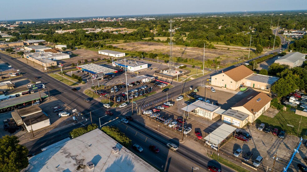 More Photos Of 205 S 26th St, Waco Warehouse For Lease