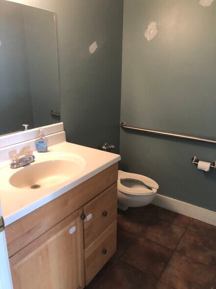 More Photos Of 734 Mt Moriah Rd, Memphis Loft Creative Space For Lease