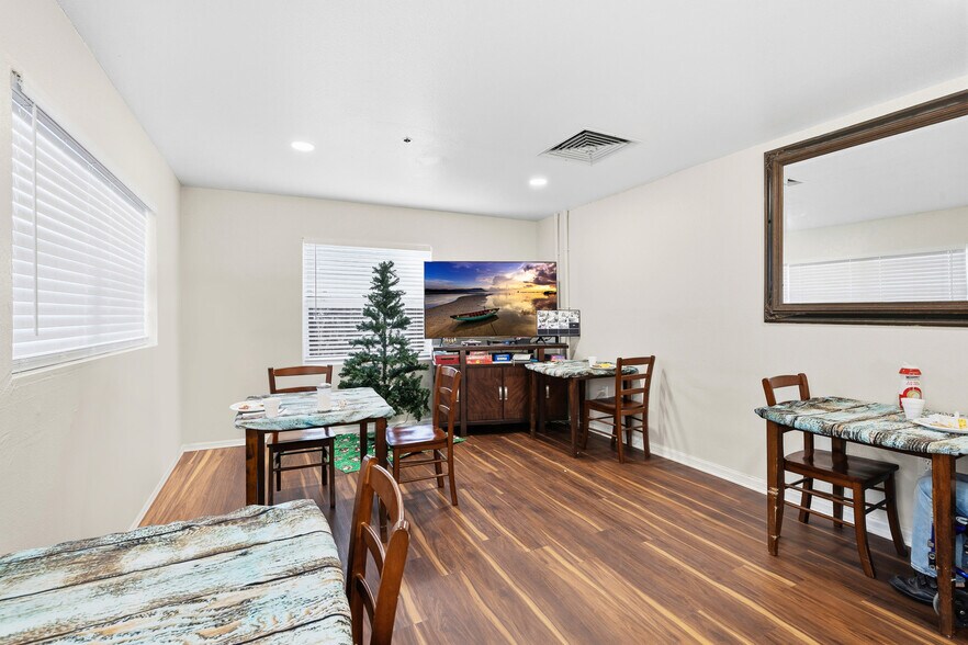 More Photos Of 820 15th St N, Saint Petersburg Assisted Living For Sale