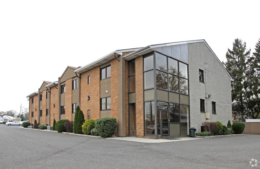 More Photos Of 1145 Bordentown Ave, Parlin Medical For Lease