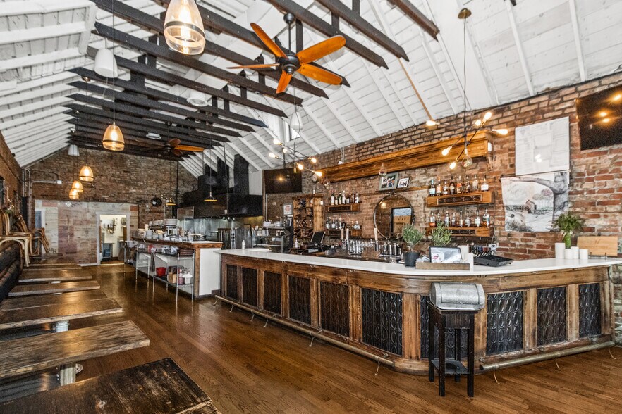 More Photos Of 1653-1655 W Cortland St, Chicago Storefront For Lease